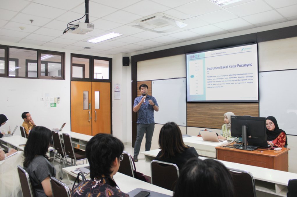 Peneliti Anvesana mempresentasikan instrumen bakat kerja Focusync di ruang seminar TEMILNAS I ANI 2026